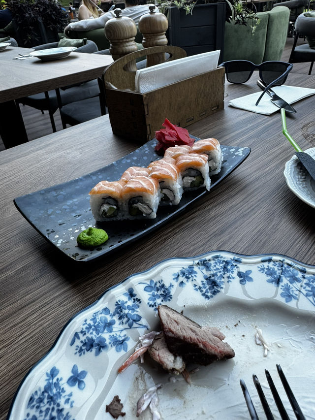 The secret restaurant in Moscow where you can eat all day less then 100$
