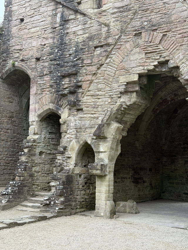 The Monumental Tintern Abbey, How Can A Ruin Be So Mesmerising?!
