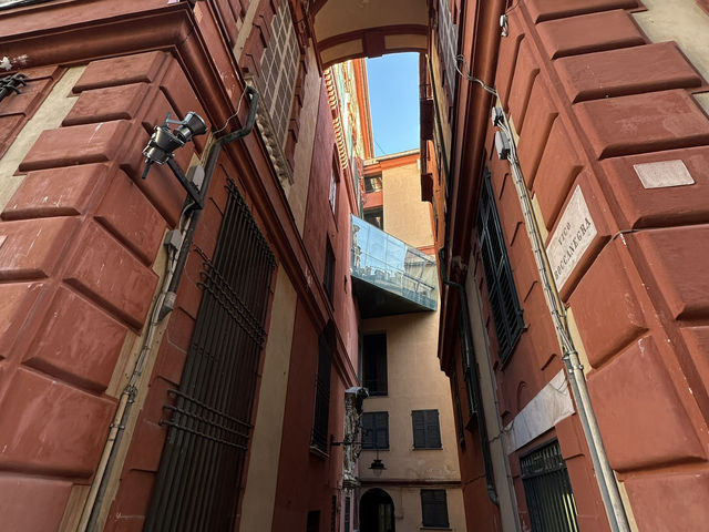 Genova downtown half day walking itinerary