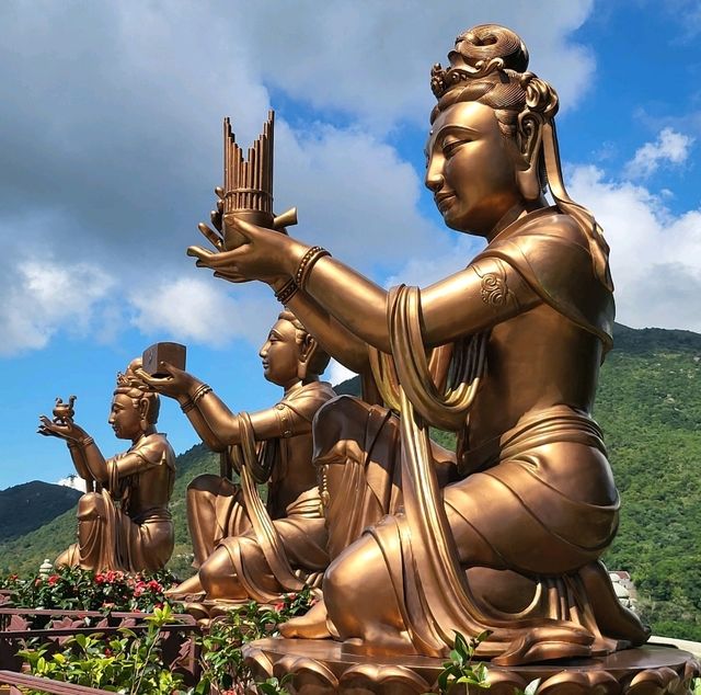 🌟 Discover the Majesty of the Big Buddha in Hong Kong! 🇭🇰🧘‍♂️