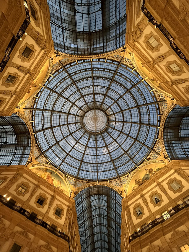 Architectural Magic🎁 Winter in Milan, Italy 🇮🇹 Architectural Magic🎁 Winter in Milan, Italy 🇮🇹