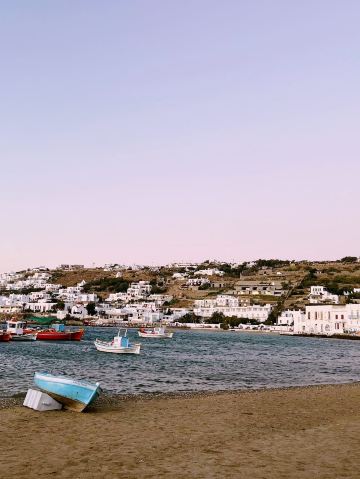 エーゲ海の目覚め：春がミコノスの最高の秘密である理由🇬🇷🌸 | Trip