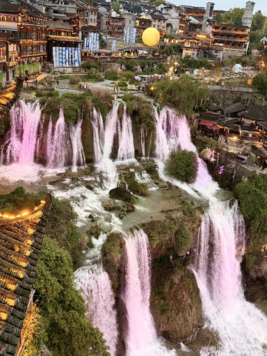 芙蓉鎮 — 滝が流れ落ちる古鎮。 | Trip.com 永順