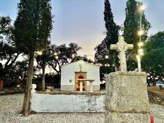 Chapel of São Tiago: A Quiet Gem in Cafede’s Hills