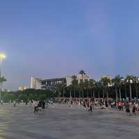 打卡龍華文化廣場