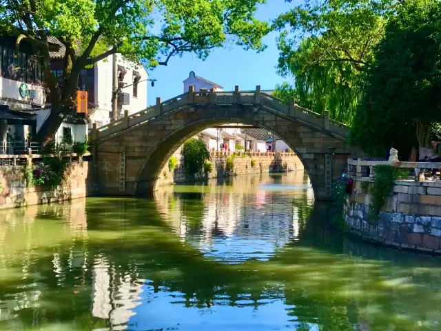 Another ancient town in Shanghai has become popular, and it's too crowded with people