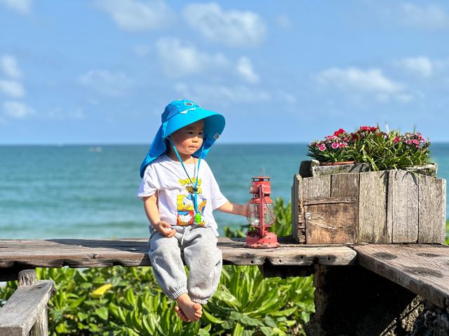 珠涌萬泉流玉河，風吹椰樹舞婆娑