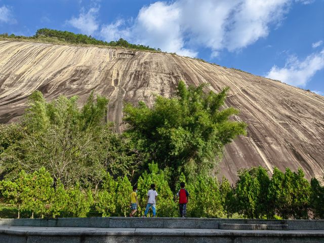 來封開感受大自然的鬼斧神工，溶洞瑤池，千層峰，大斑石