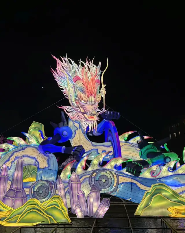 Tour around Zhengzhou| The Baospring Lantern Festival is really cyberpunk
