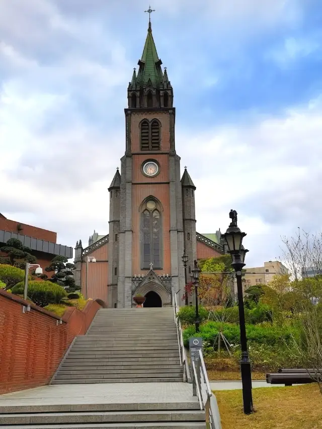 Myeong-dong Cathedral: Although it is located in a bustling district, it is far from the noise and peacefully serene