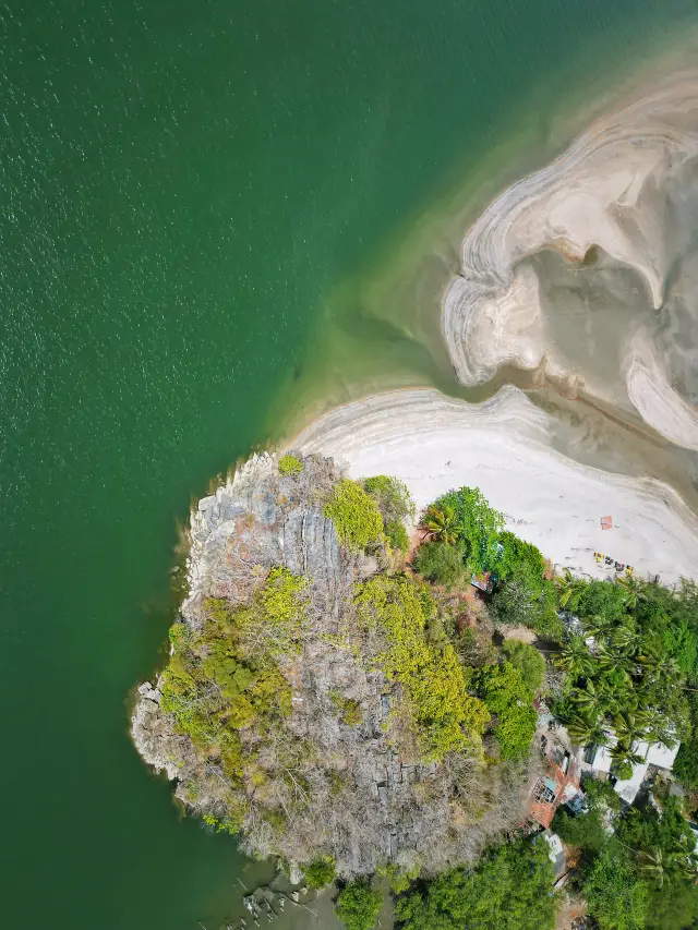 The hidden gem of Southern Thailand, the Castle of a Thousand Stones in the Andaman Sea