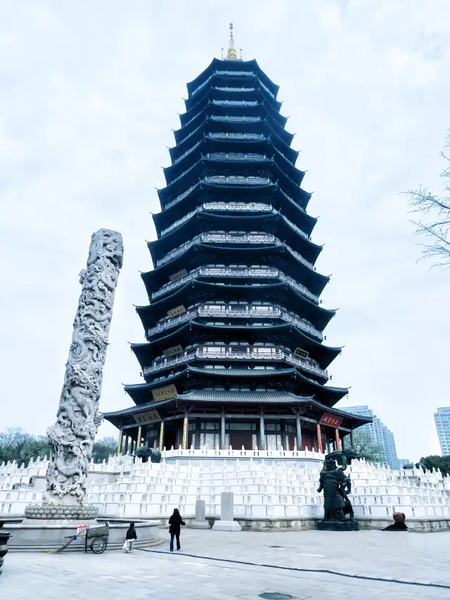 天寧寺，位於江蘇省常州市天寧區延陵東路636號，國家4A級旅遊景區