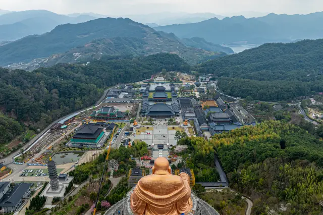 The five famous Buddhist mountains, two of which are in Zhejiang