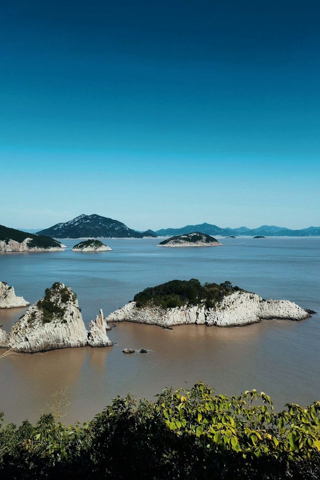 之前見到過韓國濟州島的柱狀節理帶，沒有中國象山的壯觀！