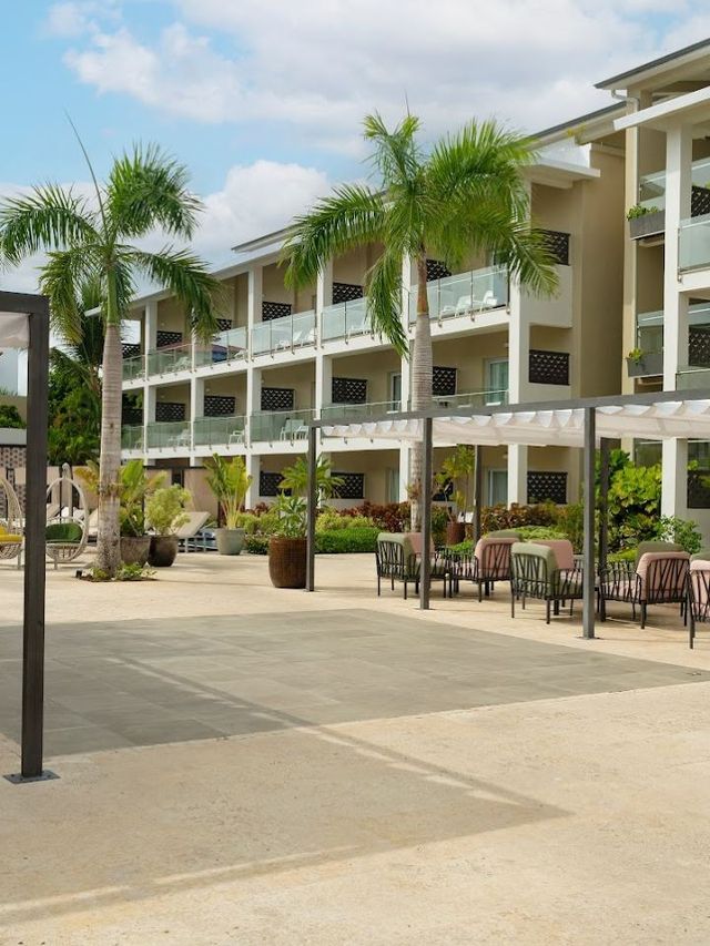 🌴🛏️ La Romana Luxe: Adult-Only Paradise Found! 🍹🌊