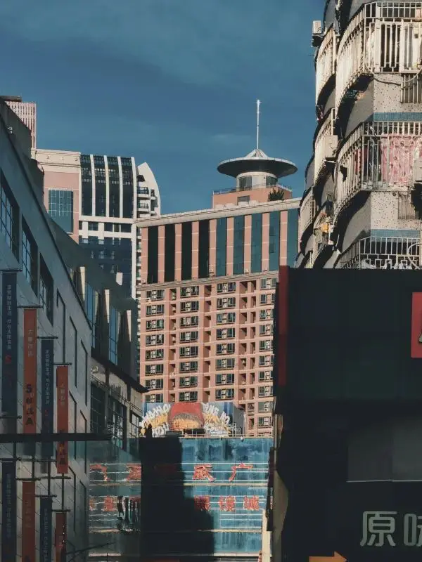 Luohu Dongmen Old Street｜Are Hong Kongers Starting to 'Flood' Shenzhen?