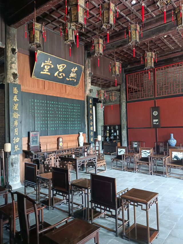 全國重點文保單位，中國唯一完整保存至今的清代知府衙門。南陽府衙始建於元朝，距今已有七百五十多年歷史。