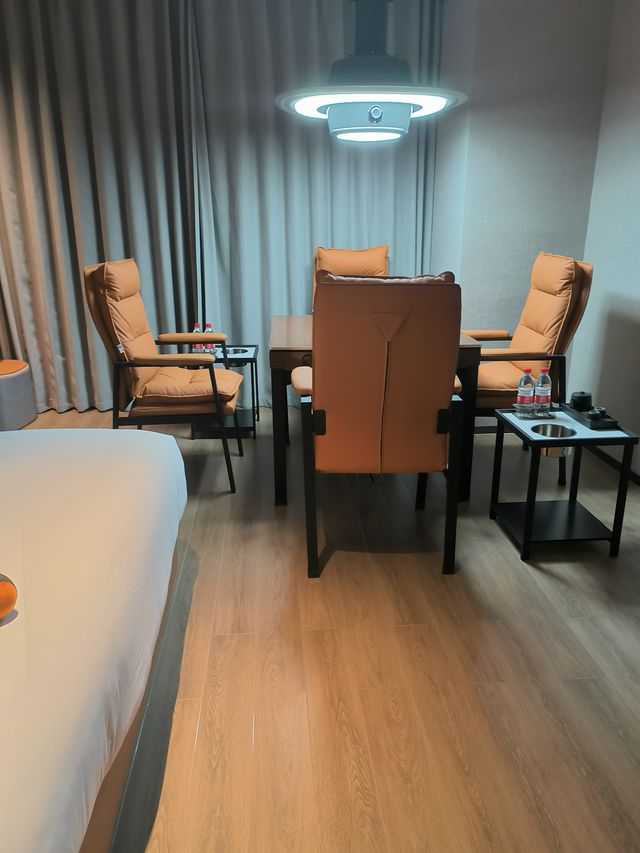 呢間酒店嘅麻雀房真係絕了，三五知己嘅聚腳地。