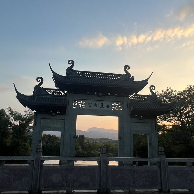 The sunset of Lingfeng Mountain in Anji