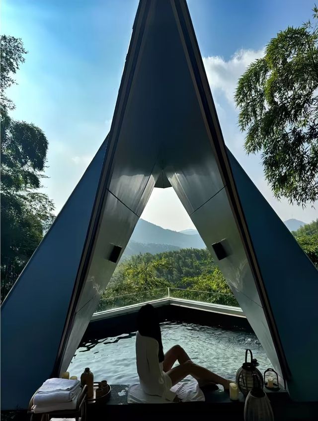 為了這個山頂溫泉和茶館而出發的旅行。