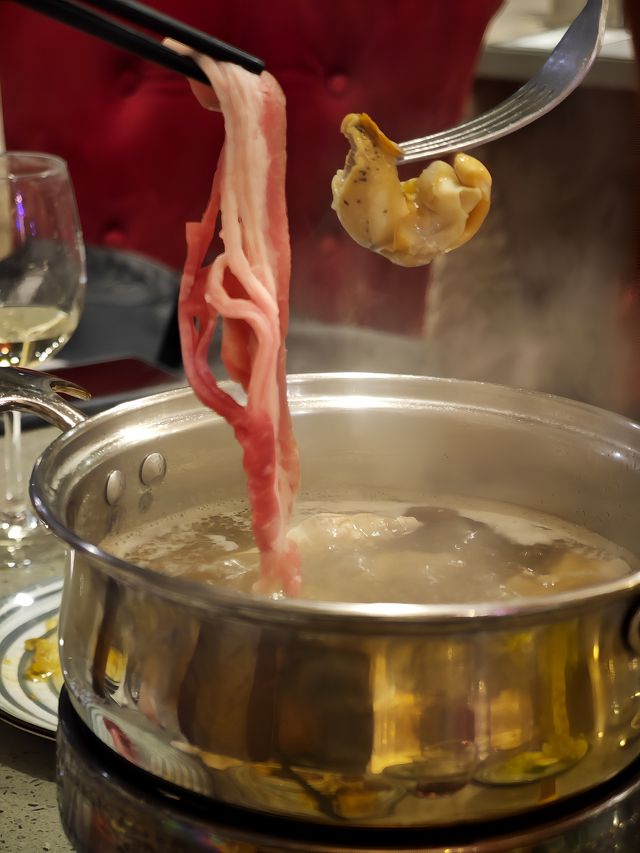 牛肉香飄飄搭配五指毛桃火鍋自助，nice～。