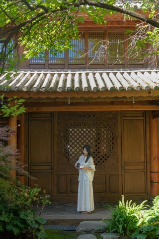 In Weishan, Dali, the Jinshi Mansion is hidden in the ancient town.