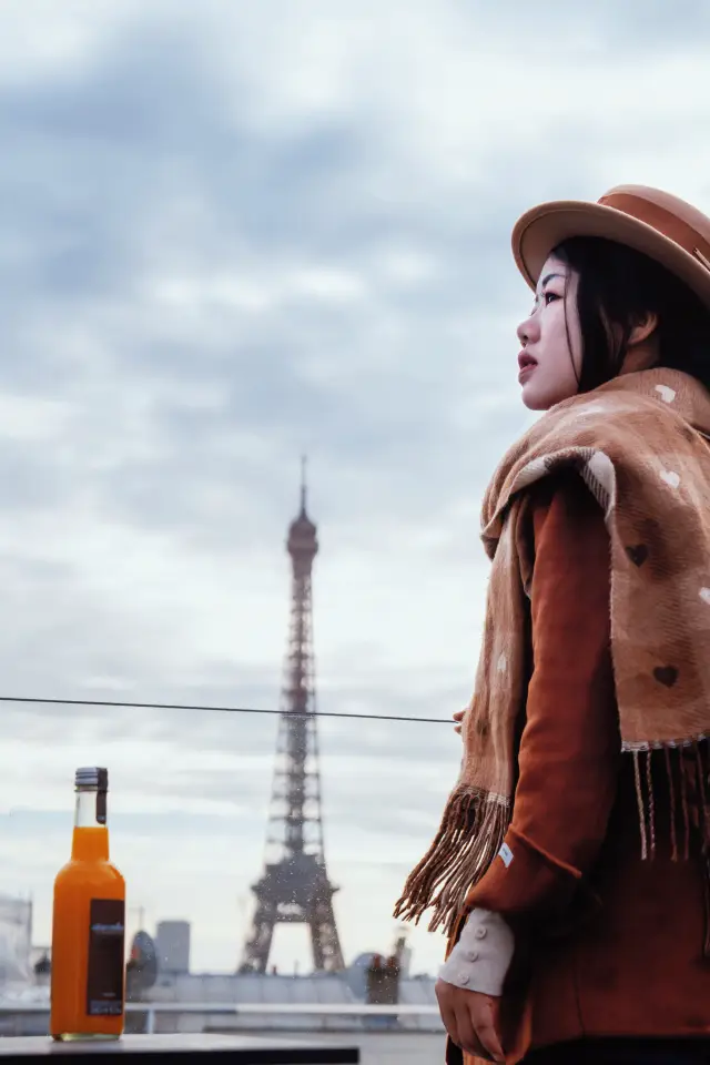 "超愛巴黎這家酒店 躺著就能看埃菲爾鐵塔"