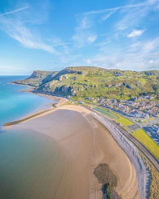 Llandudno Beach, UK - A Perfect Blend of Tranquility and Vibrancy