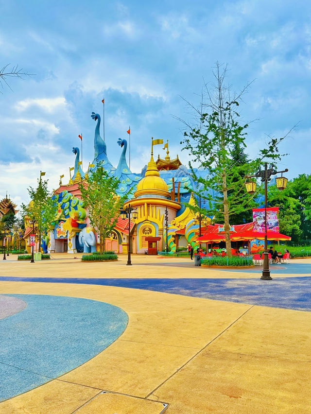 Colorful Yunnan Paradise Theme Park 