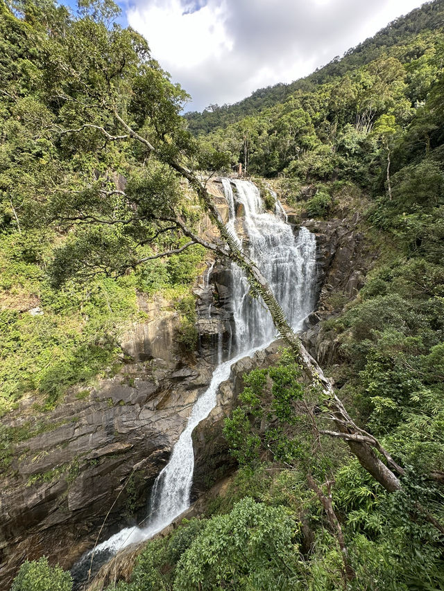 🌊 Lingshui Waterfalls: A Tropical Escape 🌿  