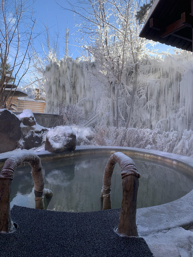 邂逅冰雪與溫泉嘅奇妙碰撞，盡在峨眉山