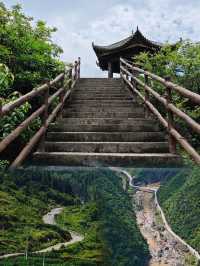 美麗山間棧道，挑戰自我