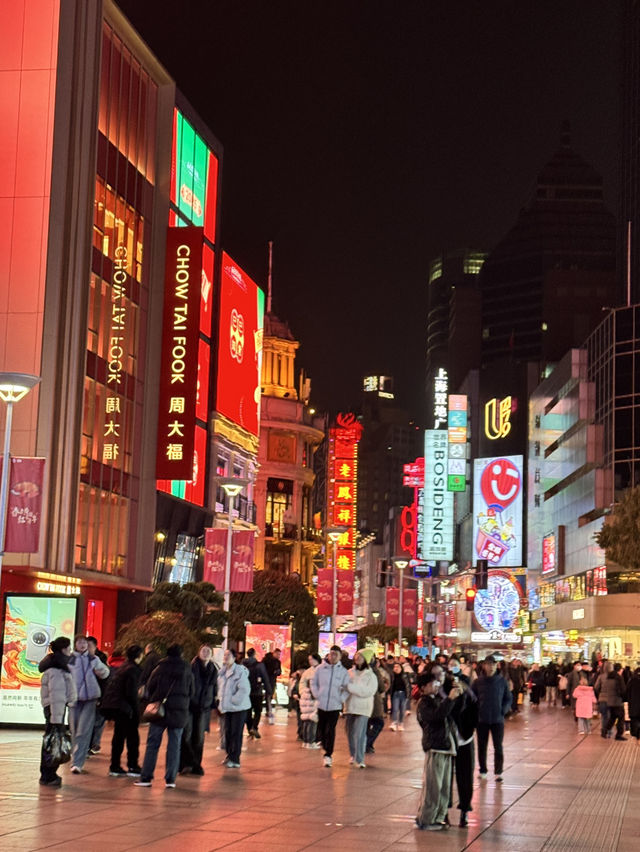 Explore Shanghai never bored with city light