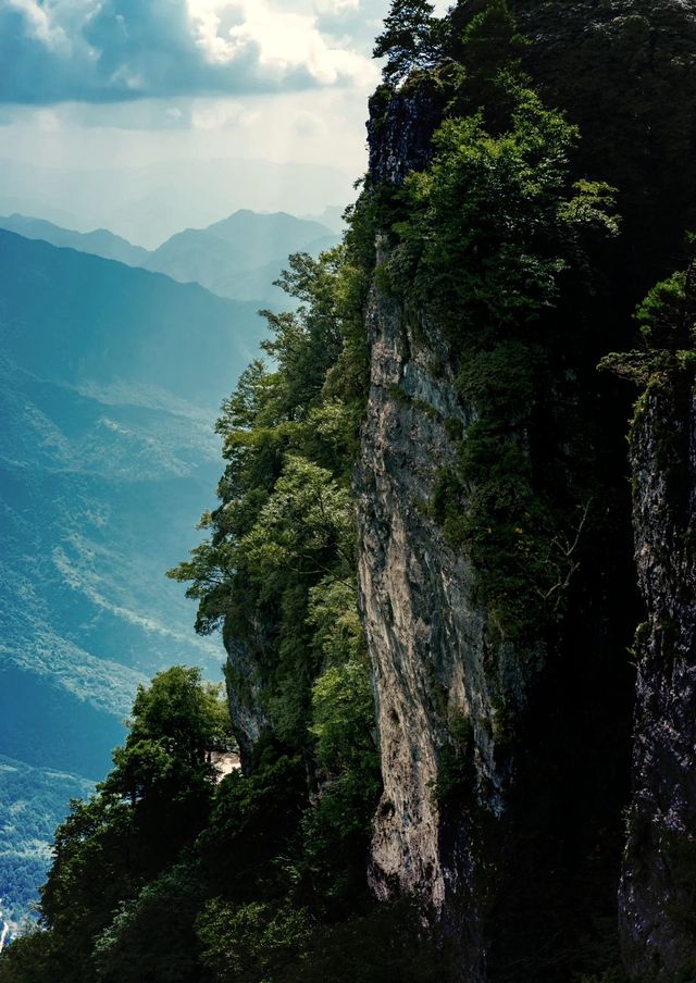 朝陽出發，龍頭山藏何景？