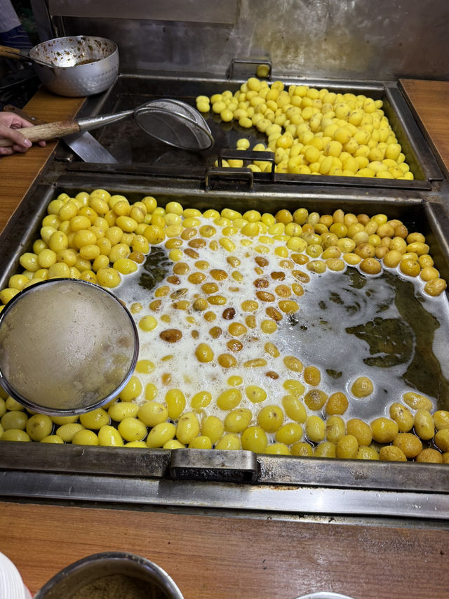 全中国の味が並ぶ屋台街