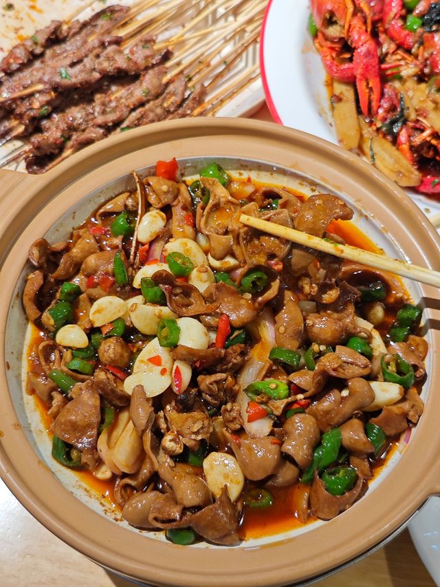 武漢！1蚊/串嘅炭烤鮮牛肉·平到難以置信