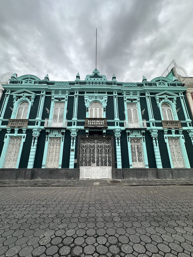 Puebla: Donde los Ángeles Cocinan, la Talavera Brilla y la Historia Resplandece