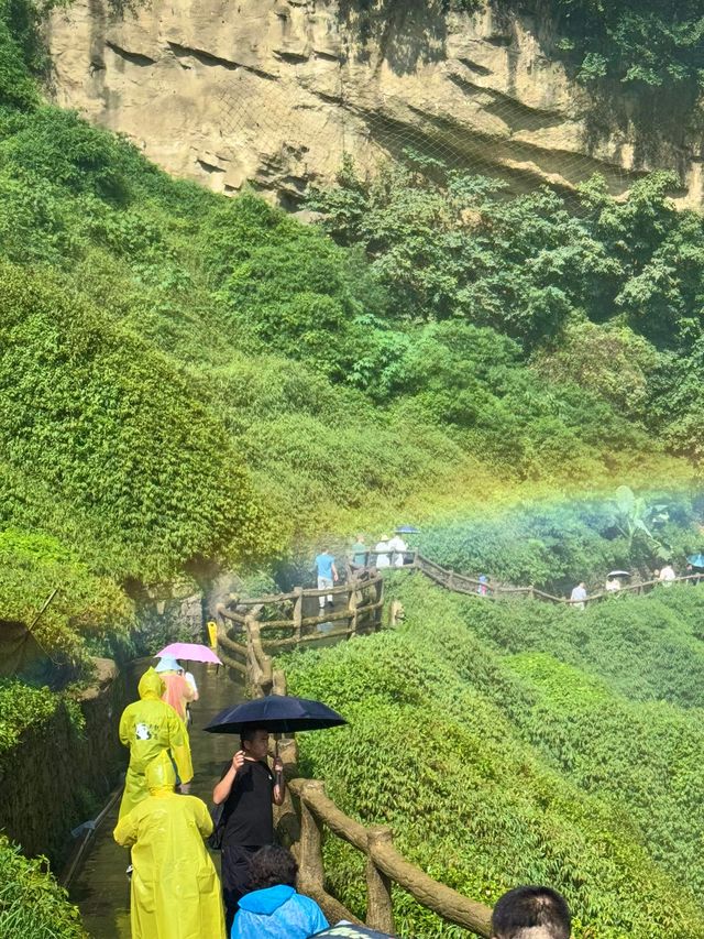 黃果樹瀑布：雲浪與雷霆的交響
