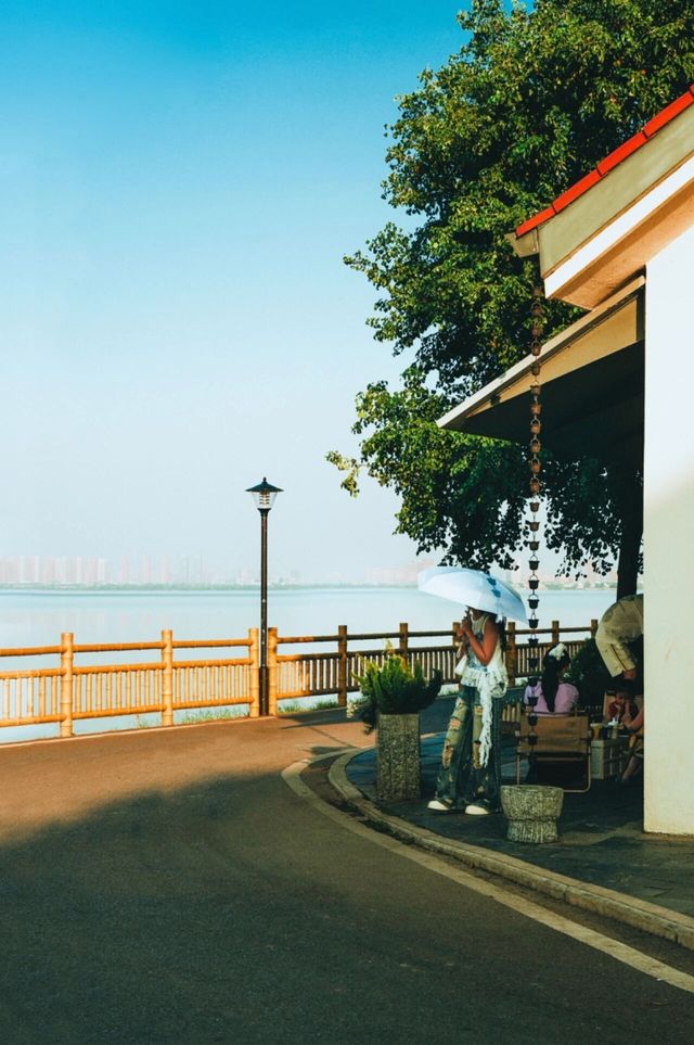 給眼睛一片湖光