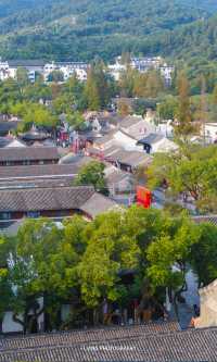 慈城古鎮裡的一抹紅。藝術在古建裡生了花