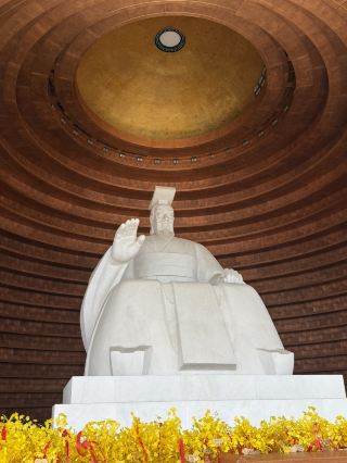 Zhengzhou Xinzheng/Hometown of the Yellow Emperor