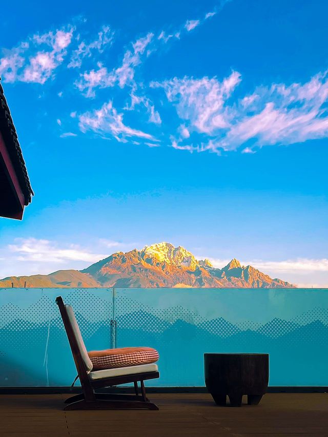 早晨推窗見雪山，這家民宿太治癒了