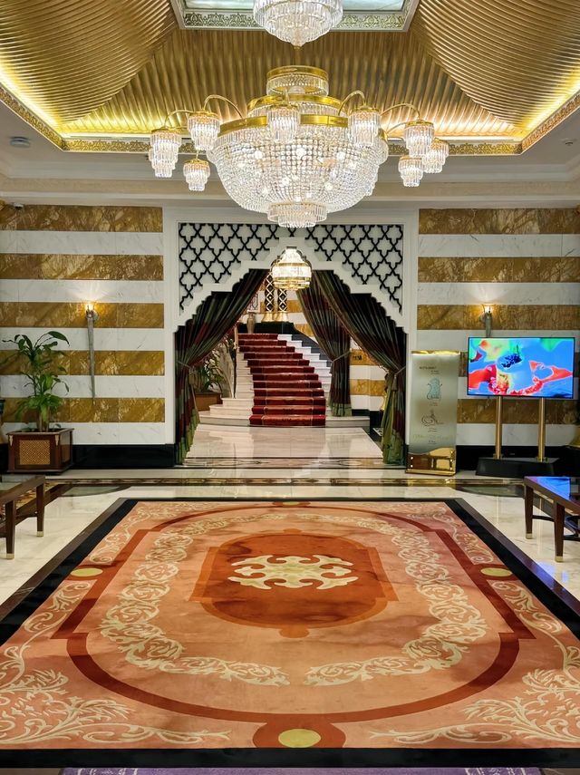  Sudah lama nggak mau pindah dari hotel tepi pantai ini di Jeddah, Arab Saudi! 