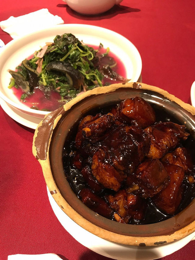 Shanghai Foodies: 7 Legendary Eats You’ll Regret Leaving Without Trying! 🥟🦀🔥 Shanghai Foodies: 7 Legendary Eats You’ll Regret Leaving Without Trying! 🥟🦀🔥