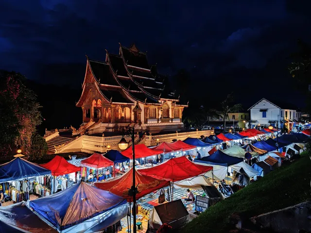 在琅勃拉邦的普西山，赴一場日落之約