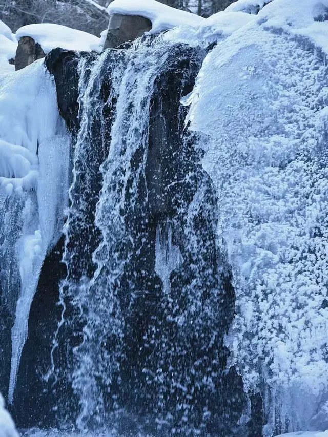 烏魯木齊冬日徒步 | 小眾冰瀑徒步秘境 烏魯木齊冬日徒步 | 小眾冰瀑徒步秘境