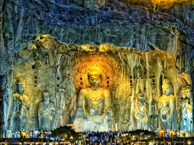 觸摸千年石刻的溫度 觸摸千年石刻的溫度