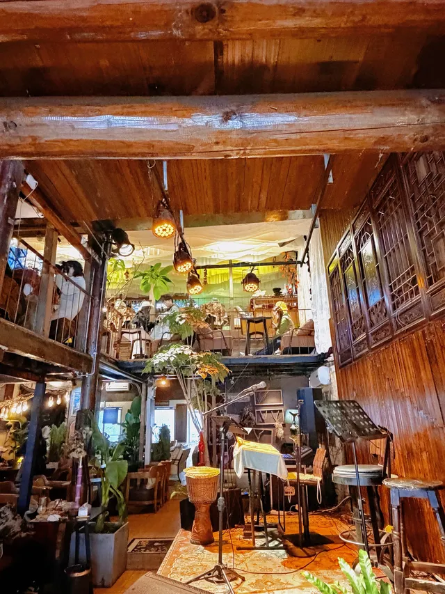 大理古城首家｜屋頂日咖夜酒