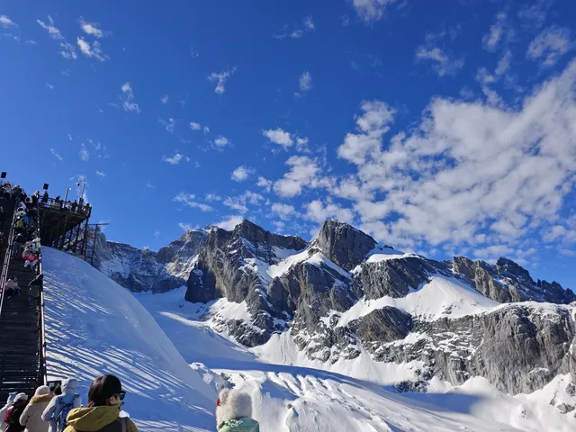 自駕玉龍雪山 牦牛坪藍月谷冰川公園攻略