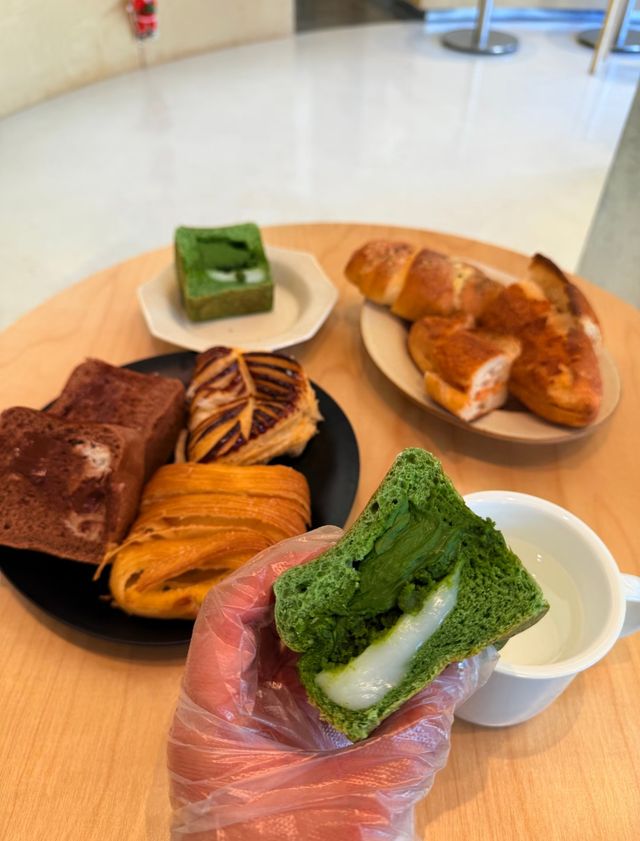 麗江超級推薦的麵包新店!附口味推薦 麗江超級推薦的麵包新店!附口味推薦